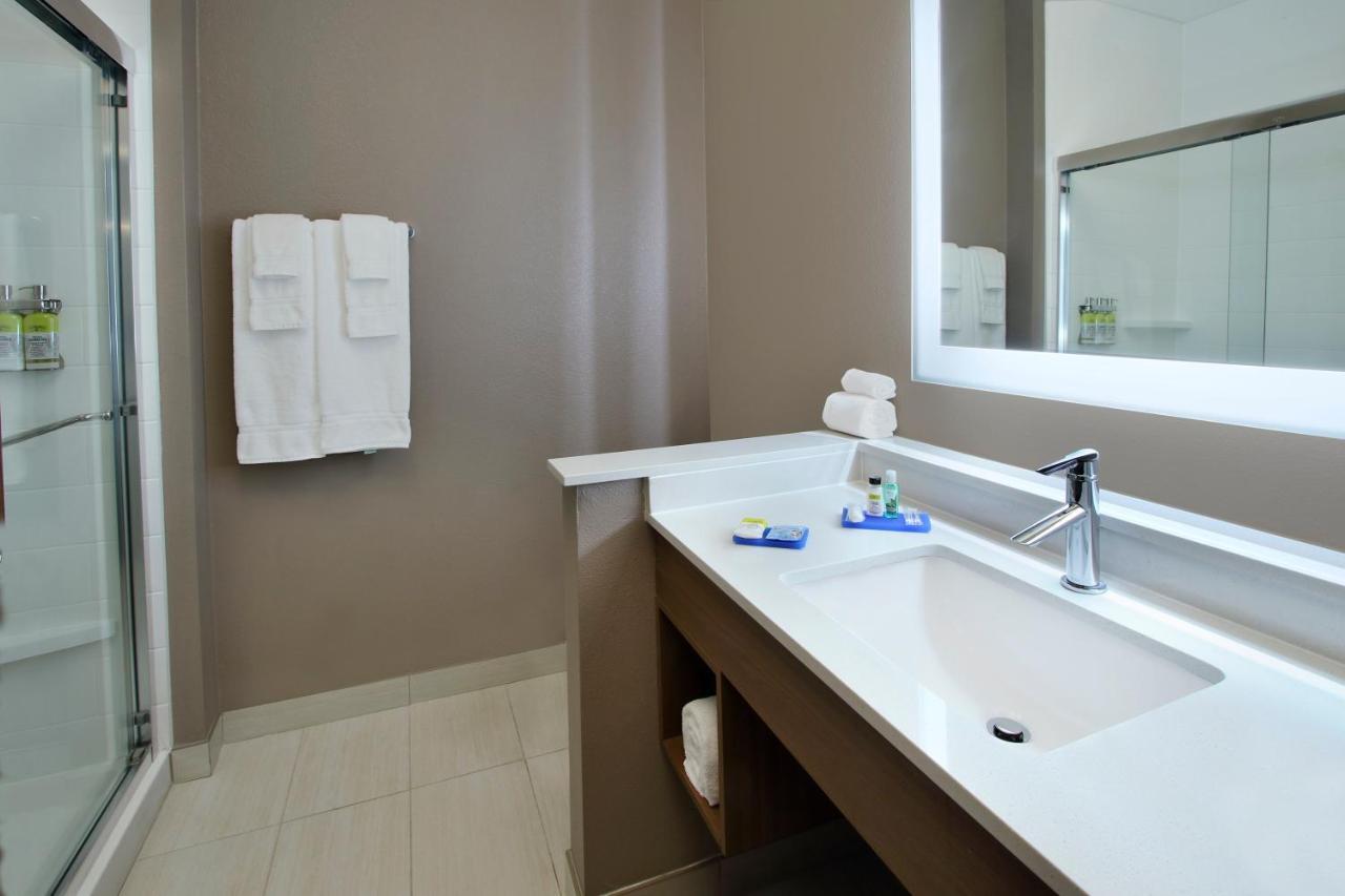 Hotel Express & Dallas Nw Toyota Stdm By Ihg Frisco