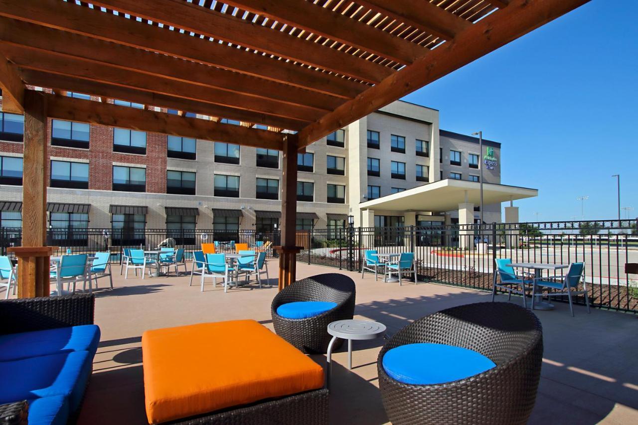Express & Dallas Nw Toyota Stdm By Ihg Hotel