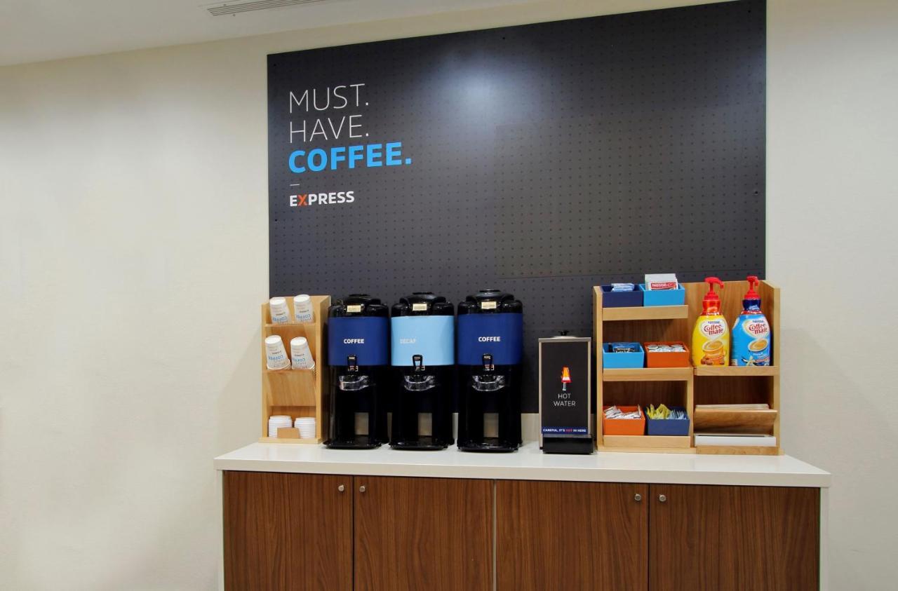 Express & Dallas Nw Toyota Stdm By Ihg Hotel 3*